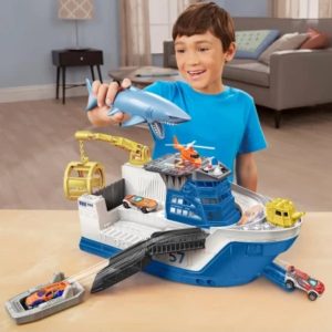 Brod avantura sa morskim psom